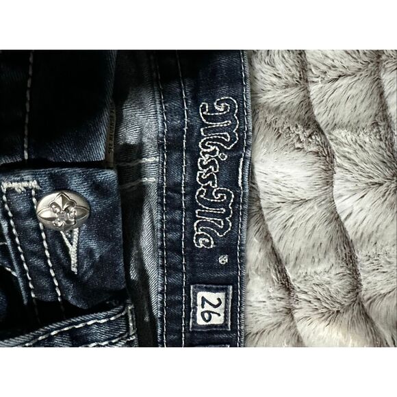 NWOT Women’s Embellished Miss Me Blue Jeans Size 26 - Picture 6 of 9